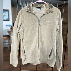 Columbia PHG Beige Fleece Jacket, with Realtree Camo Trim. Men’s Small.